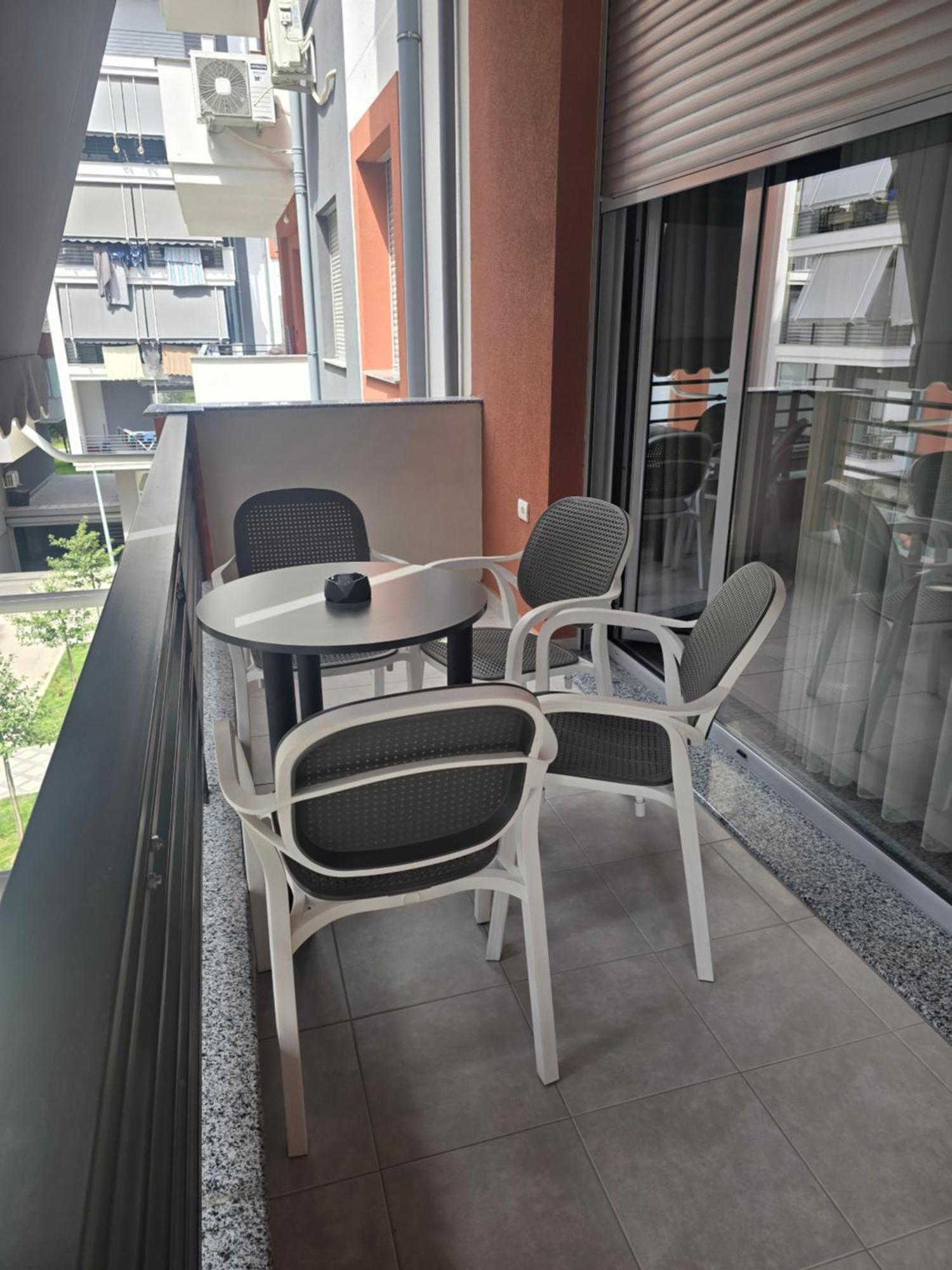 Riar Apartaments Korce Eksteriør bilde